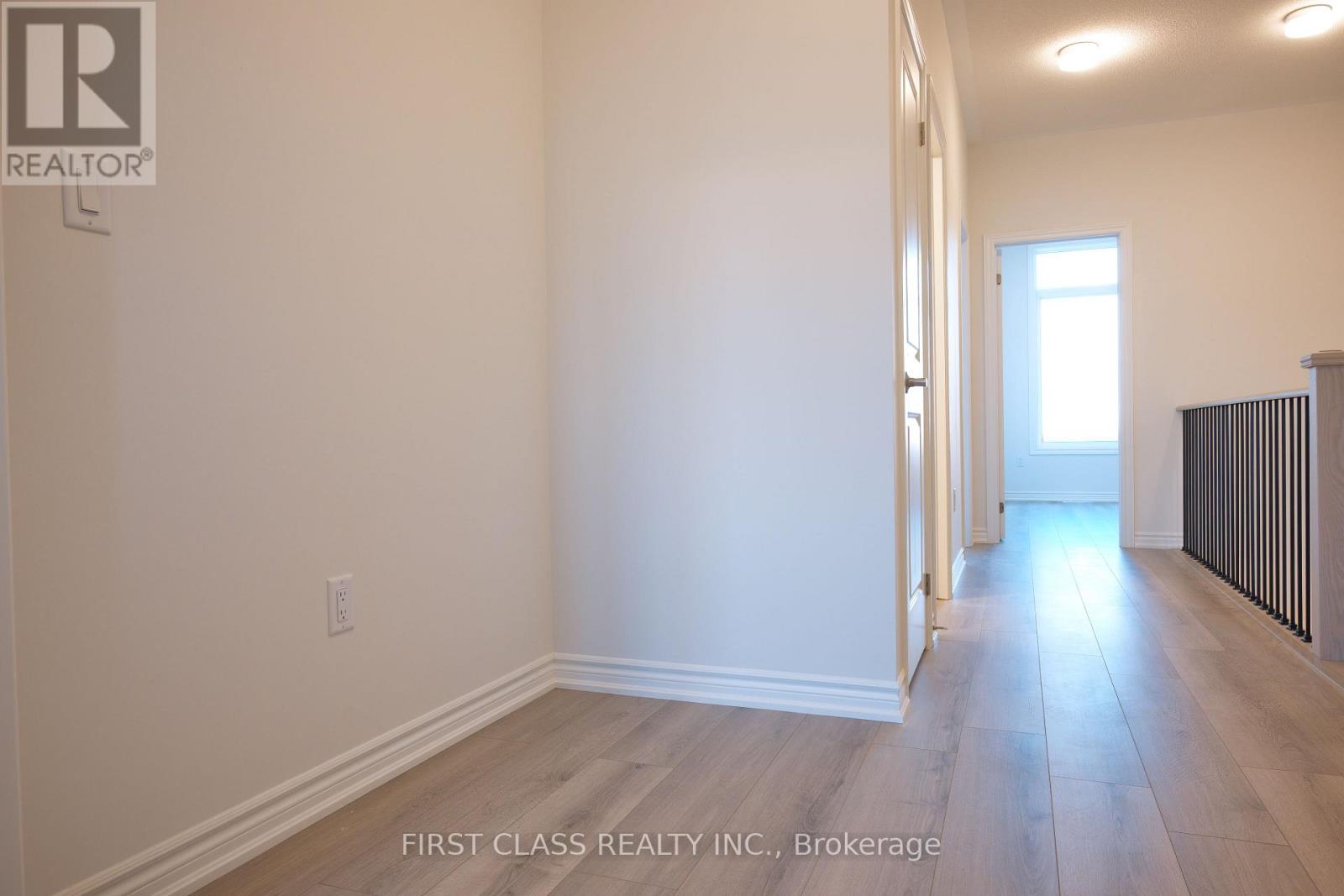 24 Kamper Avenue, Richmond Hill, Ontario  L4E 1M4 - Photo 12 - N12489256