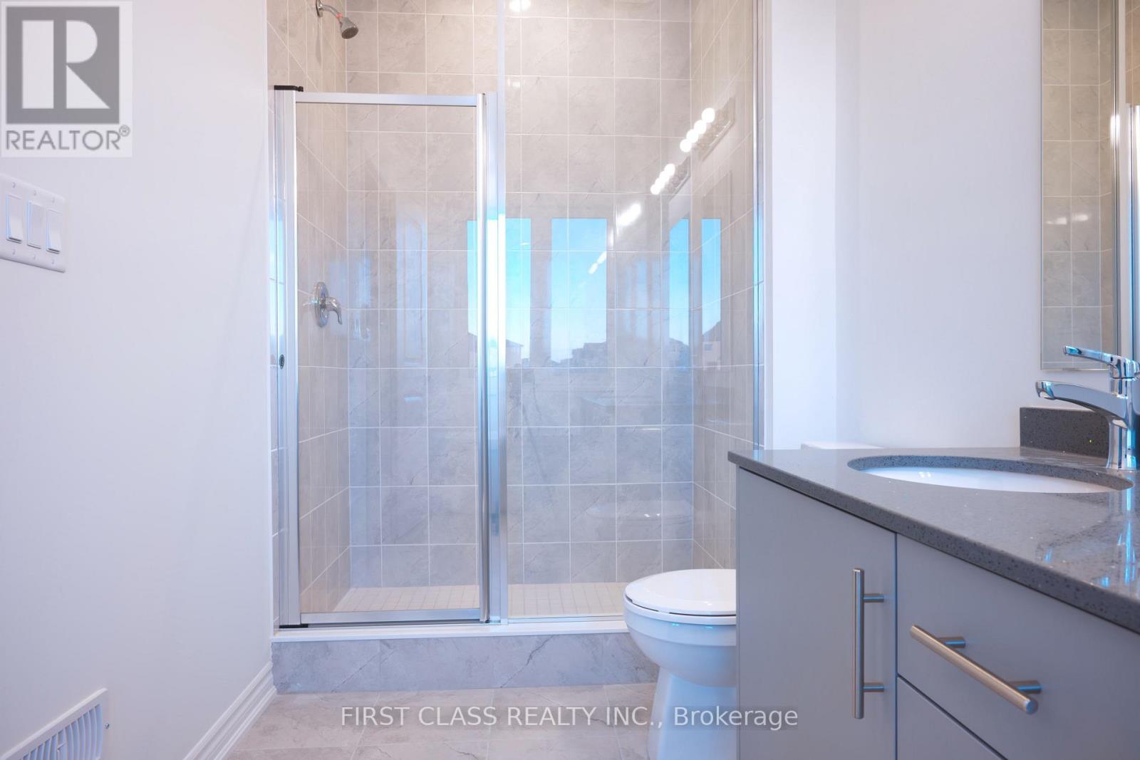 24 Kamper Avenue, Richmond Hill, Ontario  L4E 1M4 - Photo 14 - N12489256