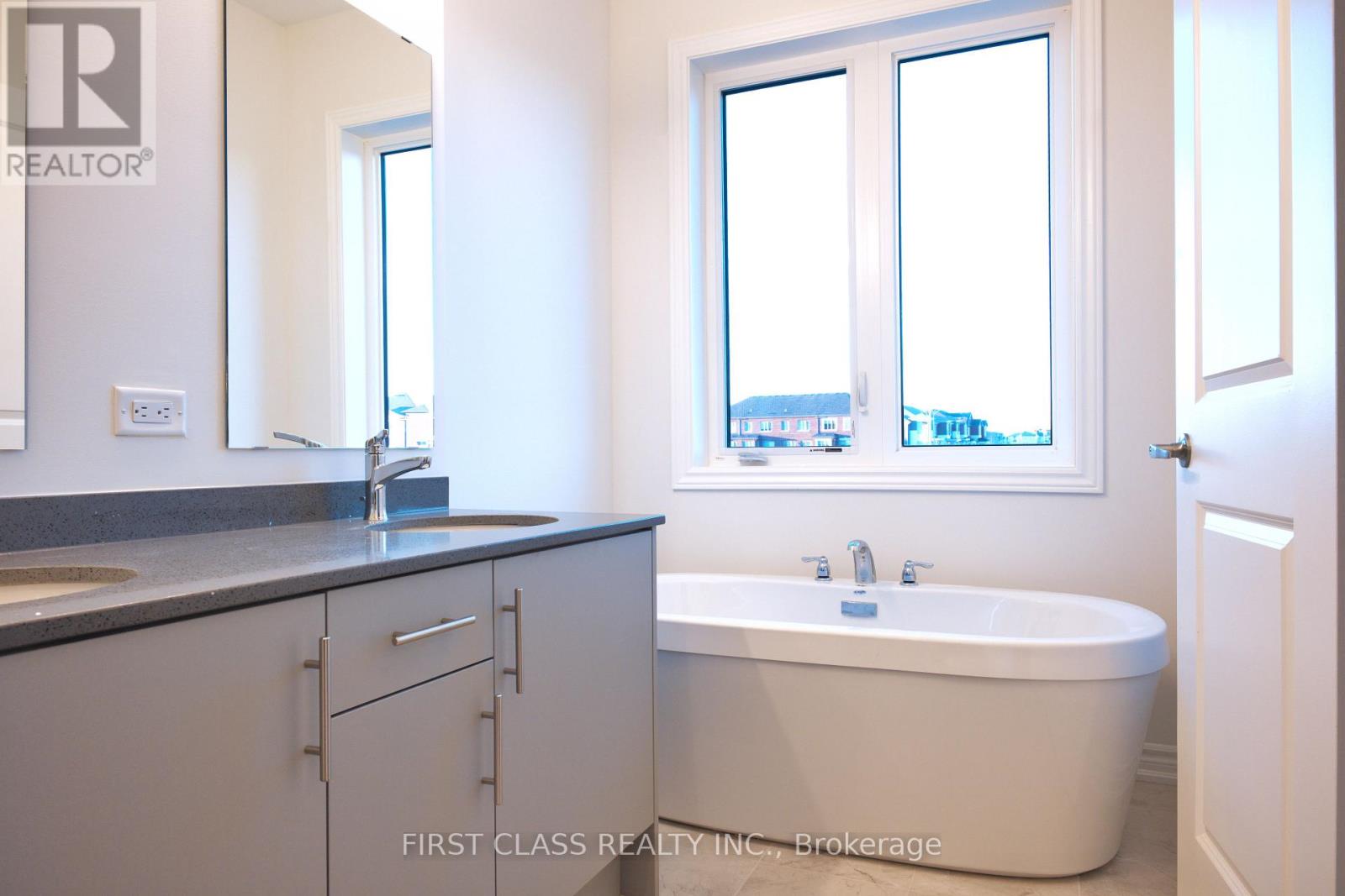 24 Kamper Avenue, Richmond Hill, Ontario  L4E 1M4 - Photo 15 - N12489256