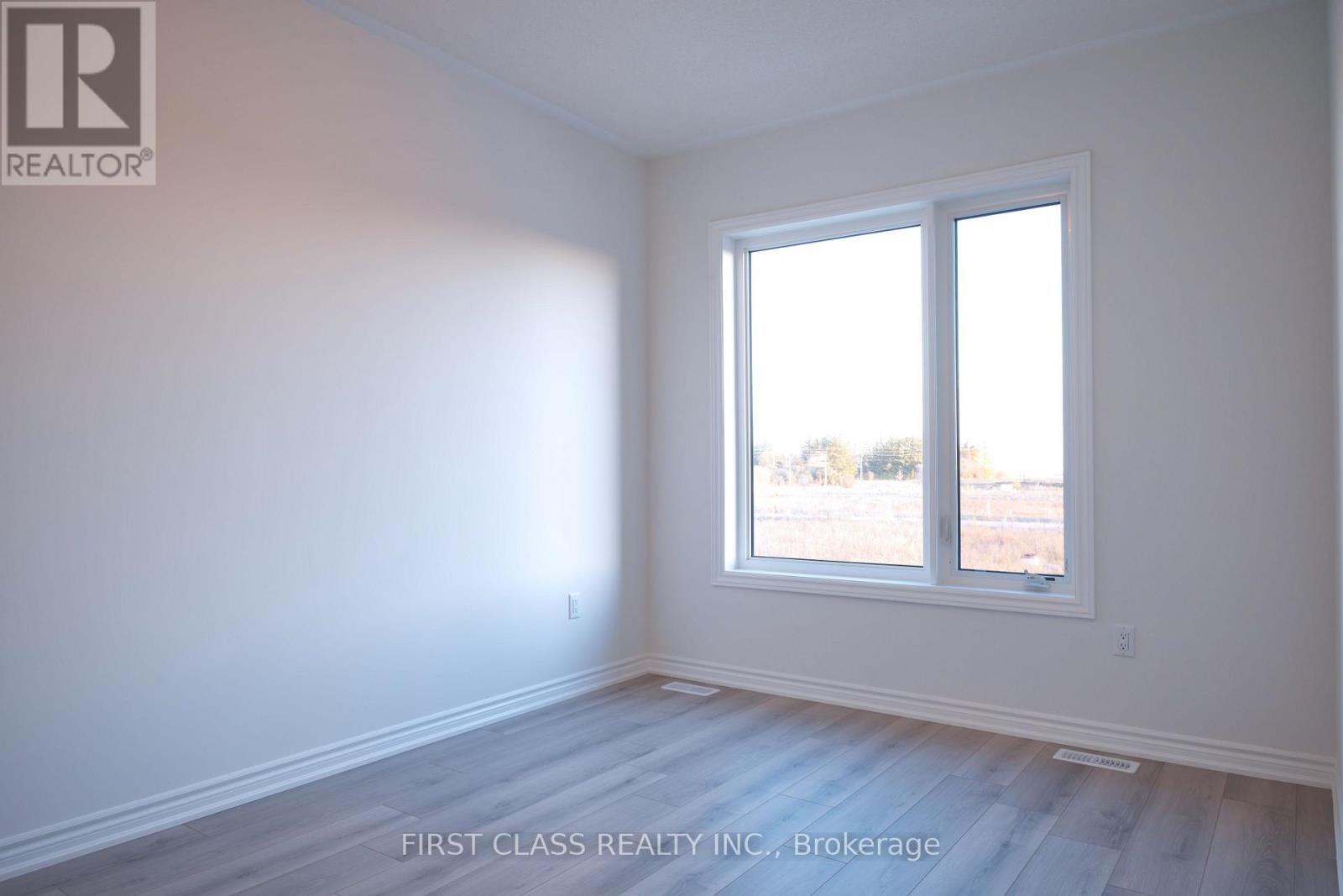 24 Kamper Avenue, Richmond Hill, Ontario  L4E 1M4 - Photo 17 - N12489256