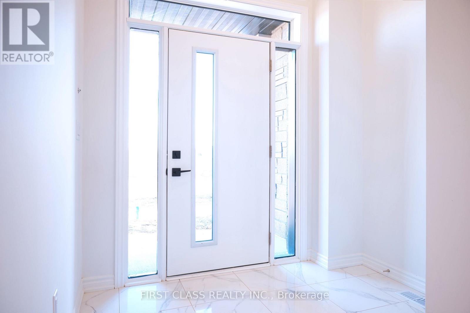 24 Kamper Avenue, Richmond Hill, Ontario  L4E 1M4 - Photo 2 - N12489256