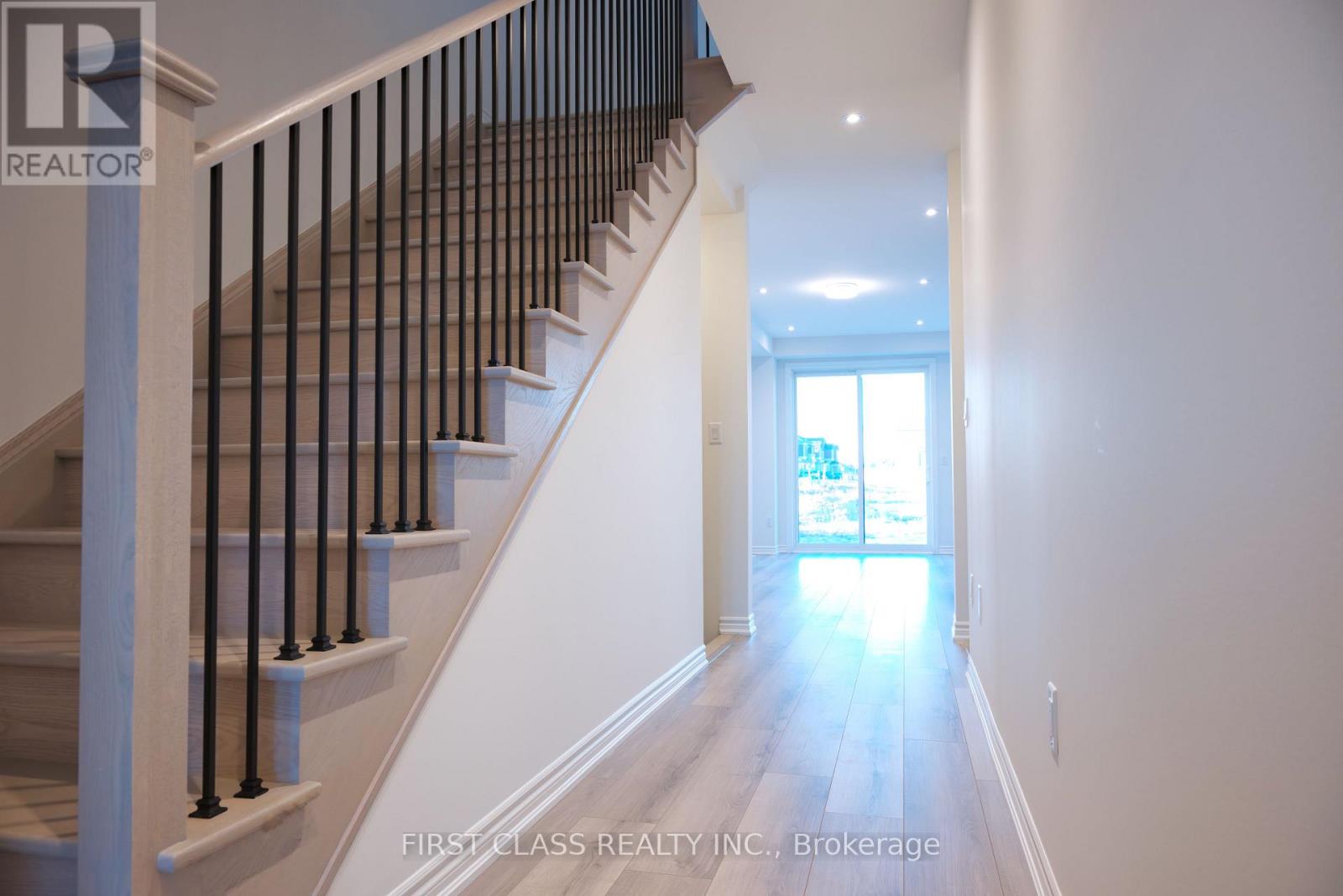 24 Kamper Avenue, Richmond Hill, Ontario  L4E 1M4 - Photo 3 - N12489256