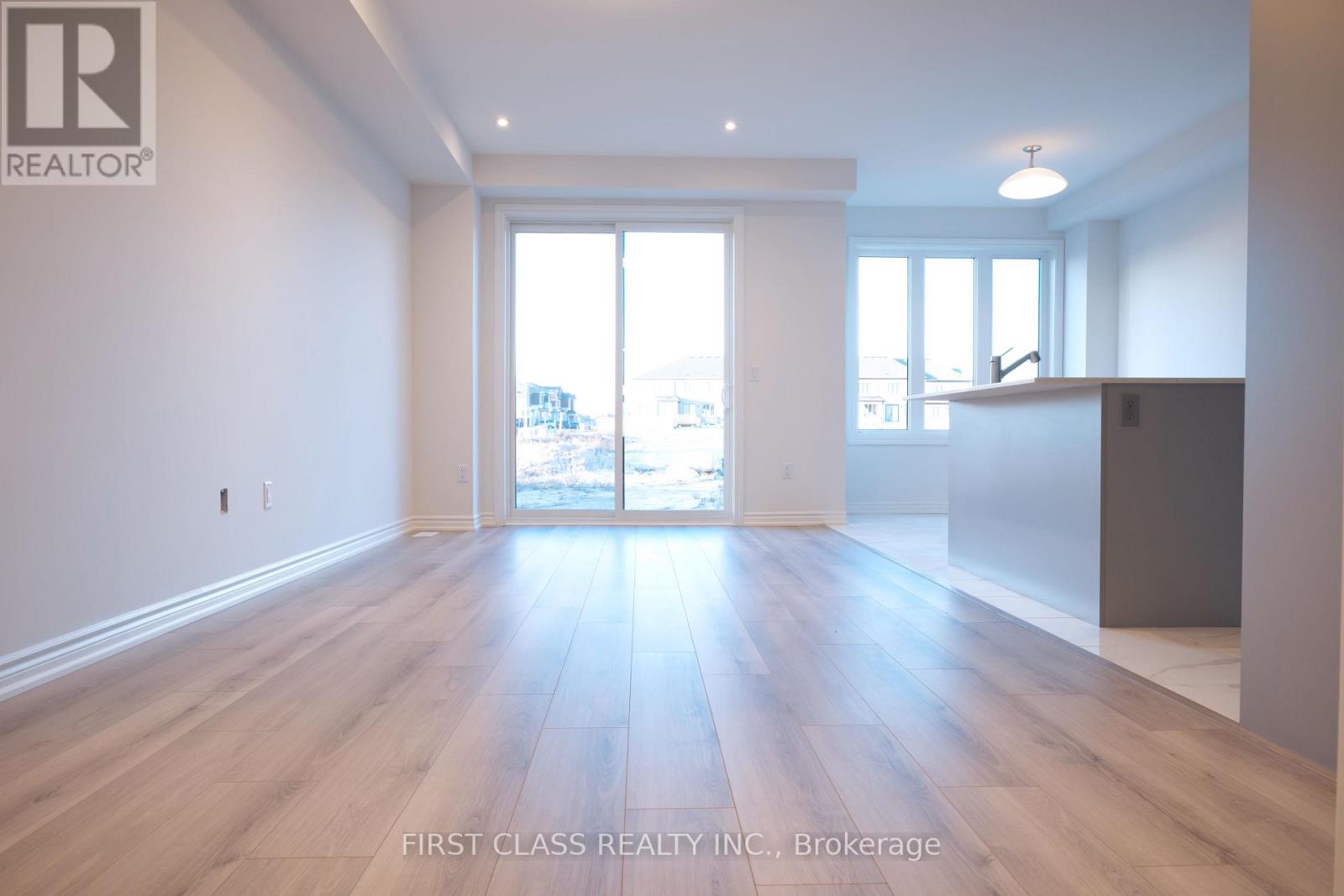 24 Kamper Avenue, Richmond Hill, Ontario  L4E 1M4 - Photo 4 - N12489256