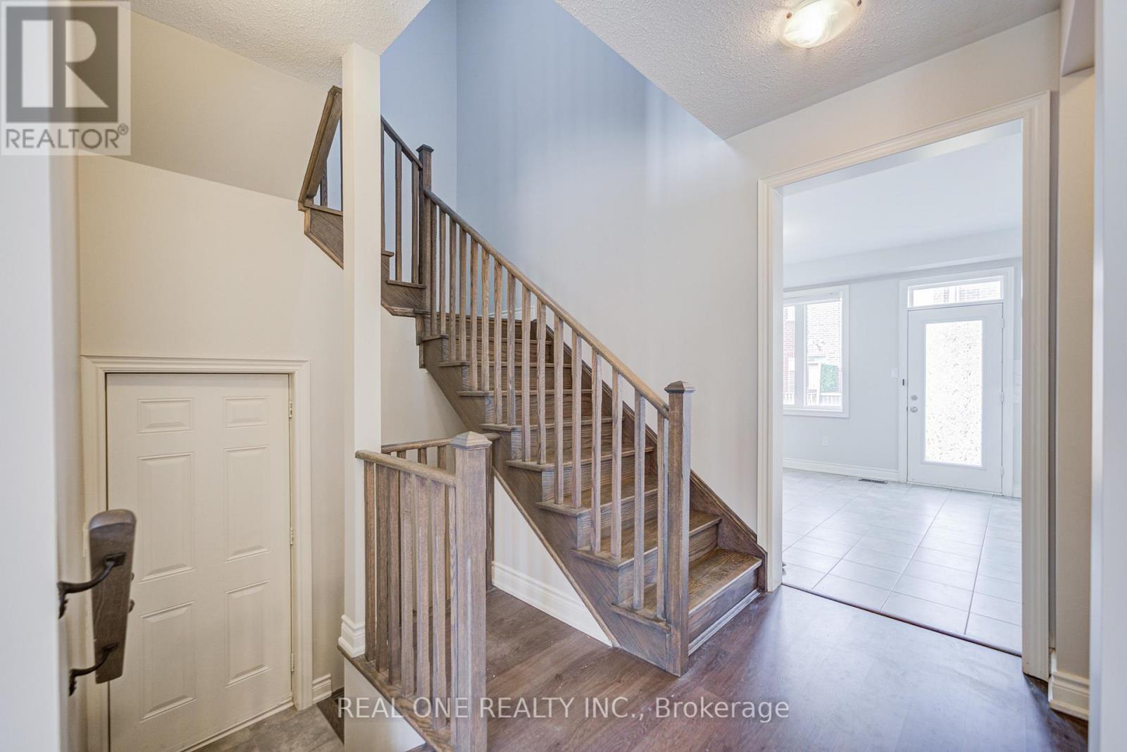 475 Silver Maple Road, Oakville, Ontario  L6H 0S4 - Photo 11 - W12489276