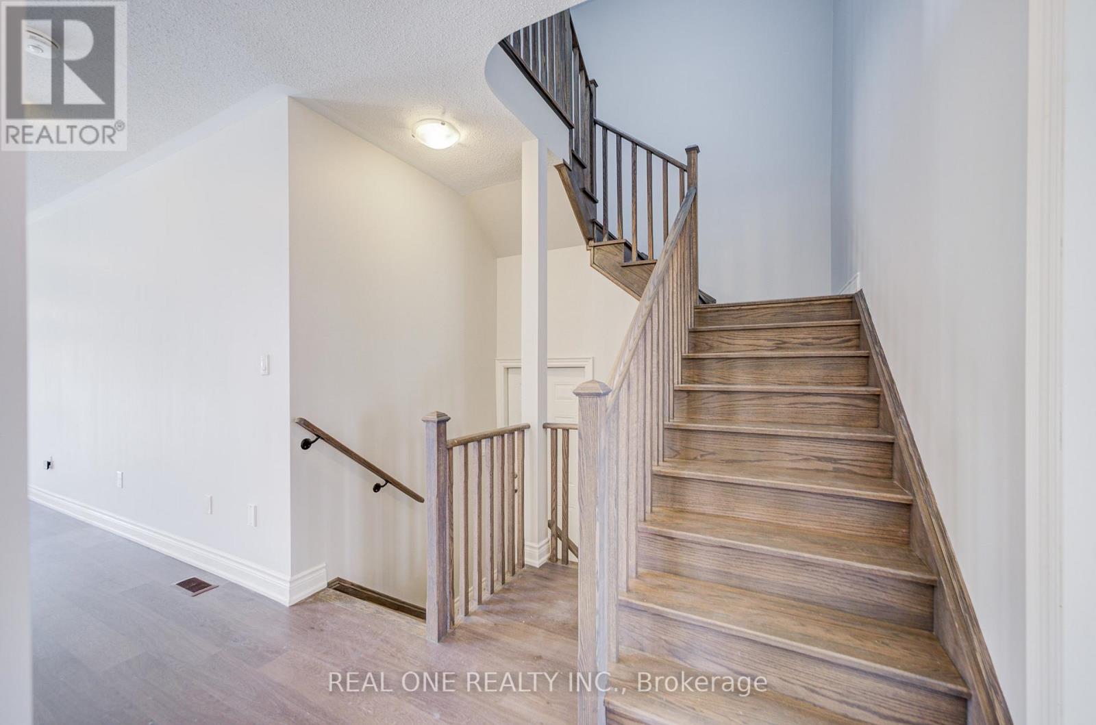 475 Silver Maple Road, Oakville, Ontario  L6H 0S4 - Photo 13 - W12489276