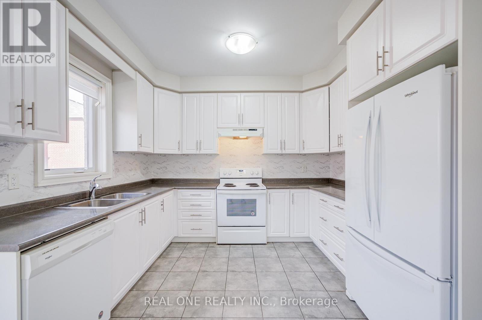 475 Silver Maple Road, Oakville, Ontario  L6H 0S4 - Photo 19 - W12489276