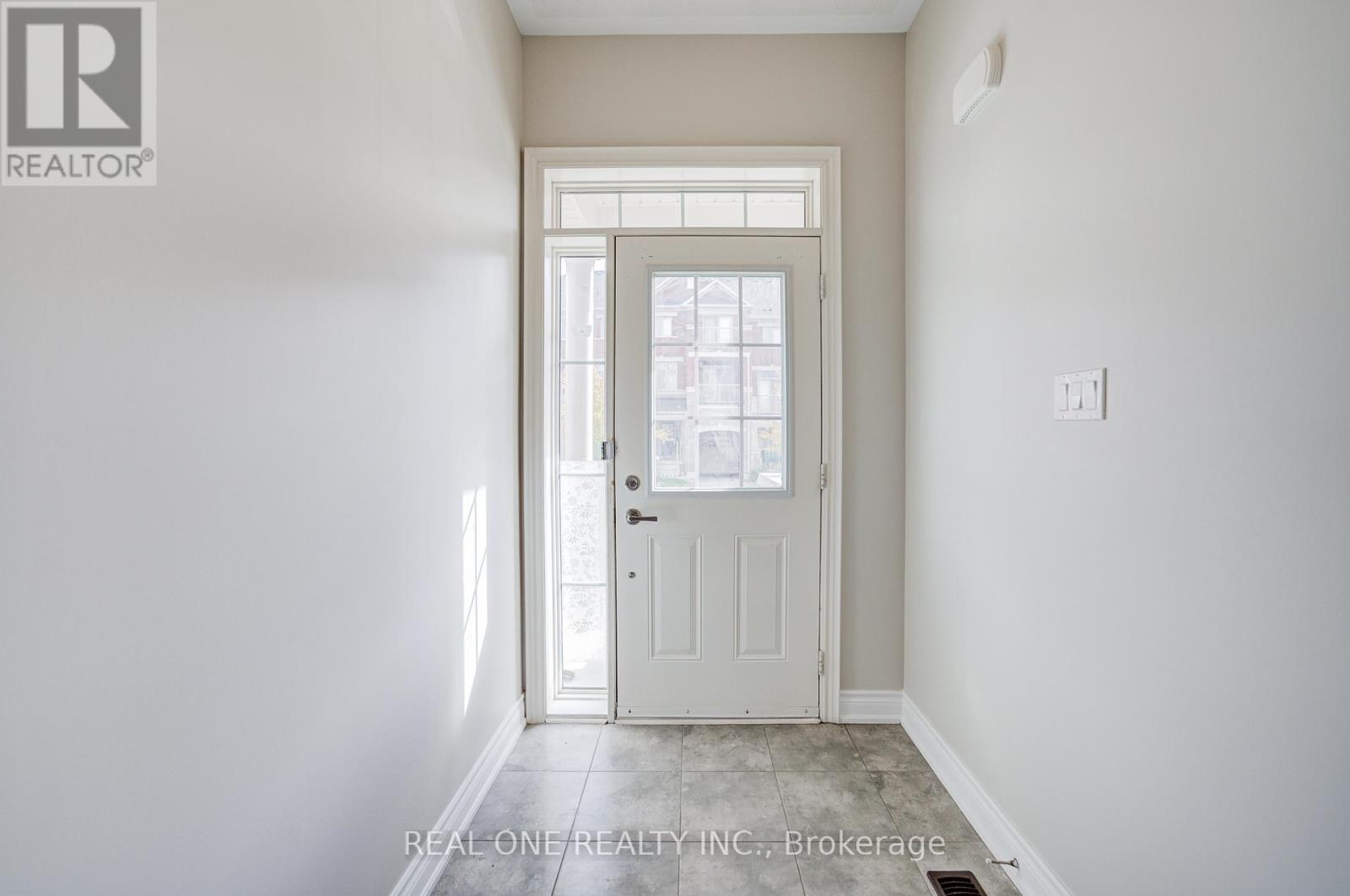 475 Silver Maple Road, Oakville, Ontario  L6H 0S4 - Photo 5 - W12489276