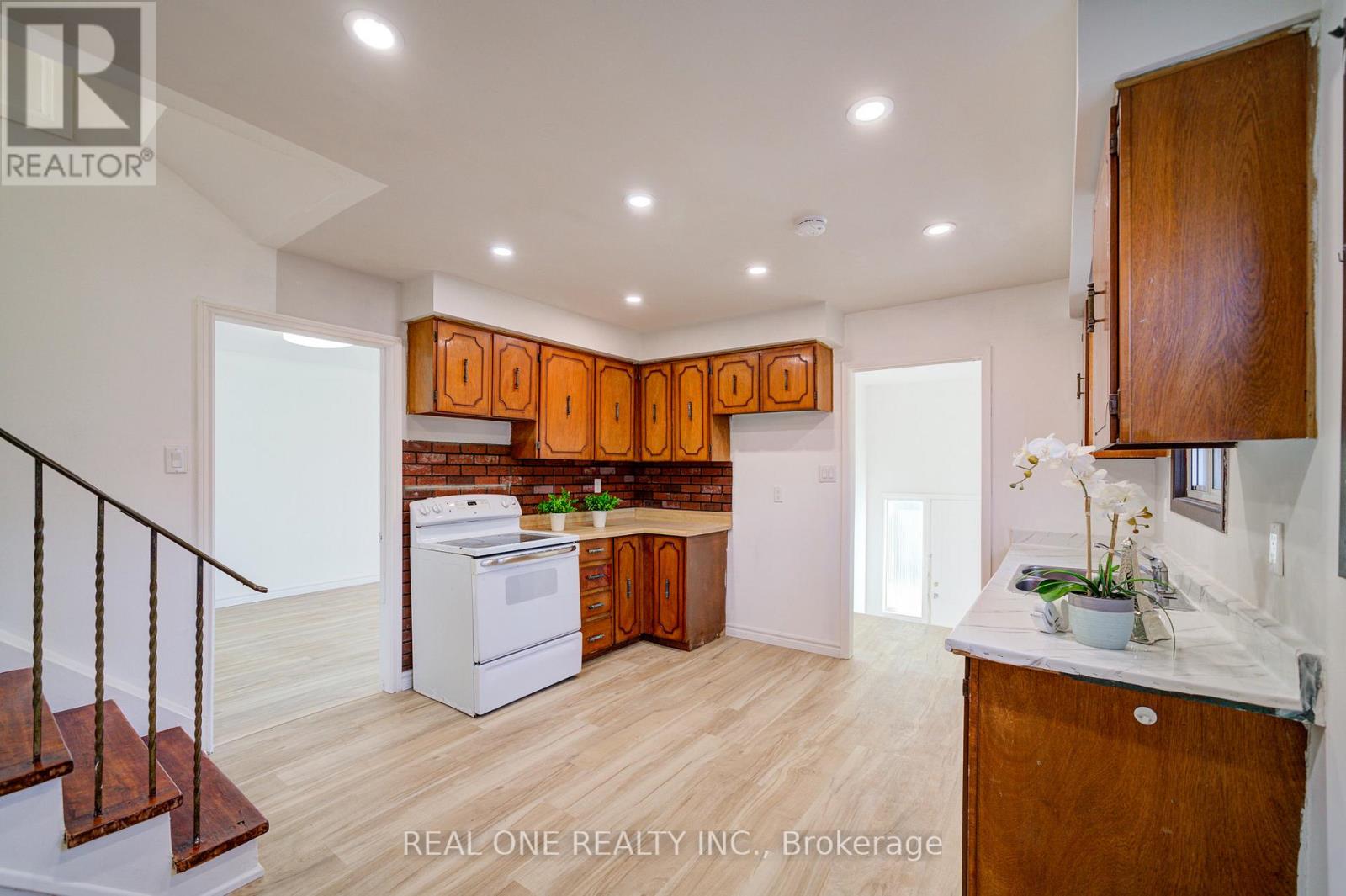 2525 Trident Avenue, Mississauga, Ontario  L5B 2L3 - Photo 10 - W12489282