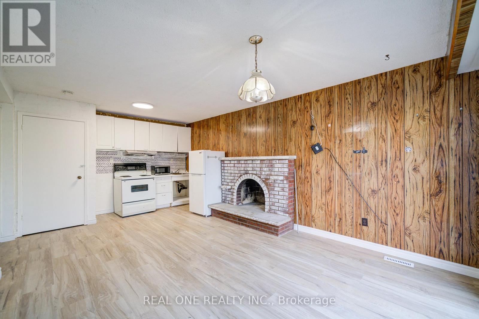 2525 Trident Avenue, Mississauga, Ontario  L5B 2L3 - Photo 25 - W12489282