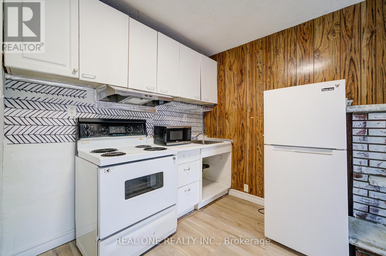 2525 Trident Avenue, Mississauga, Ontario  L5B 2L3 - Photo 28 - W12489282