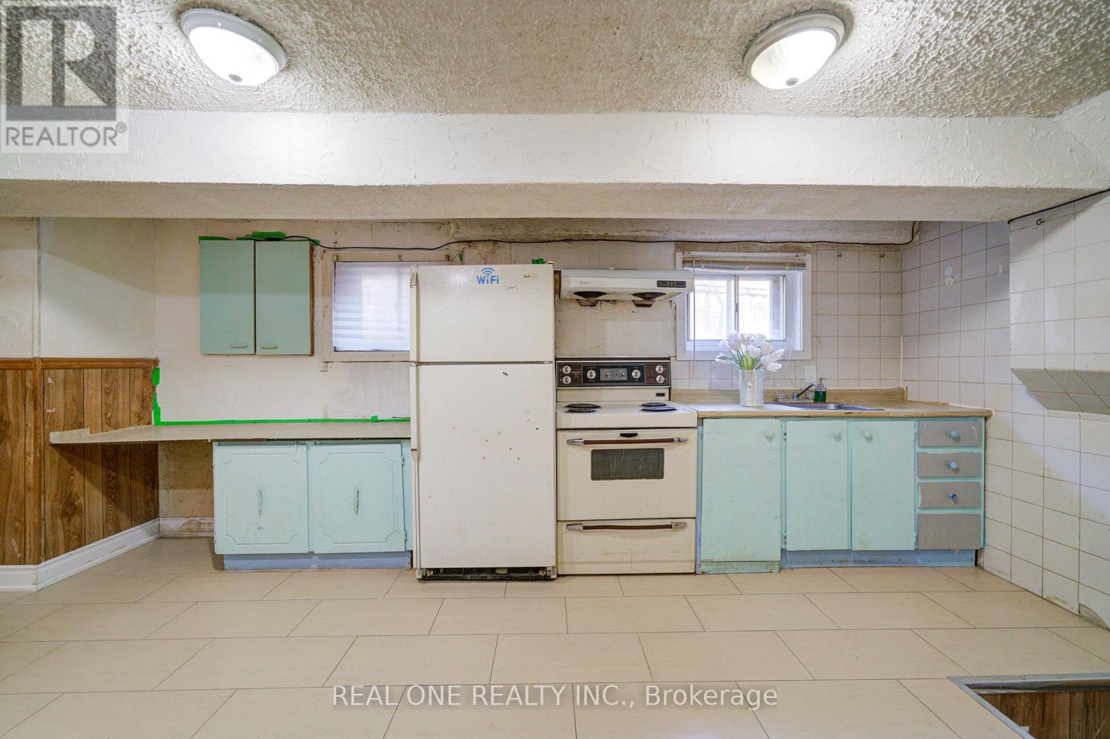 2525 Trident Avenue, Mississauga, Ontario  L5B 2L3 - Photo 37 - W12489282