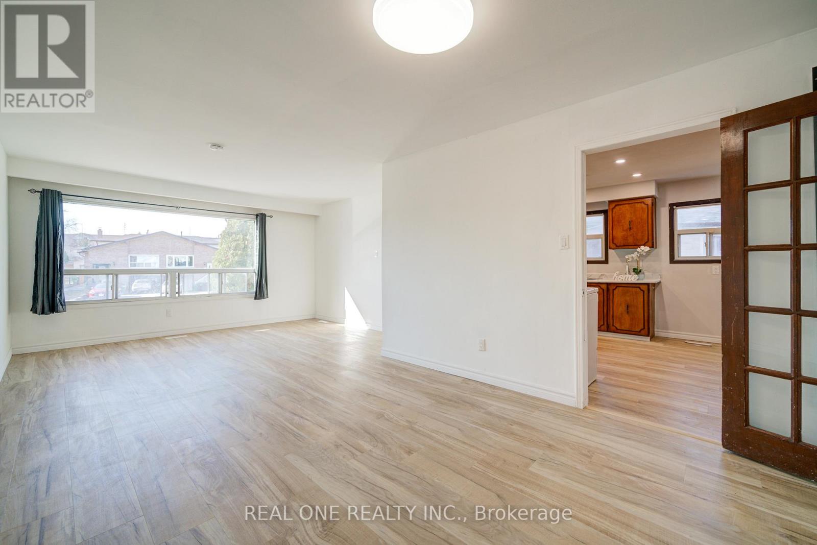 2525 Trident Avenue, Mississauga, Ontario  L5B 2L3 - Photo 4 - W12489282