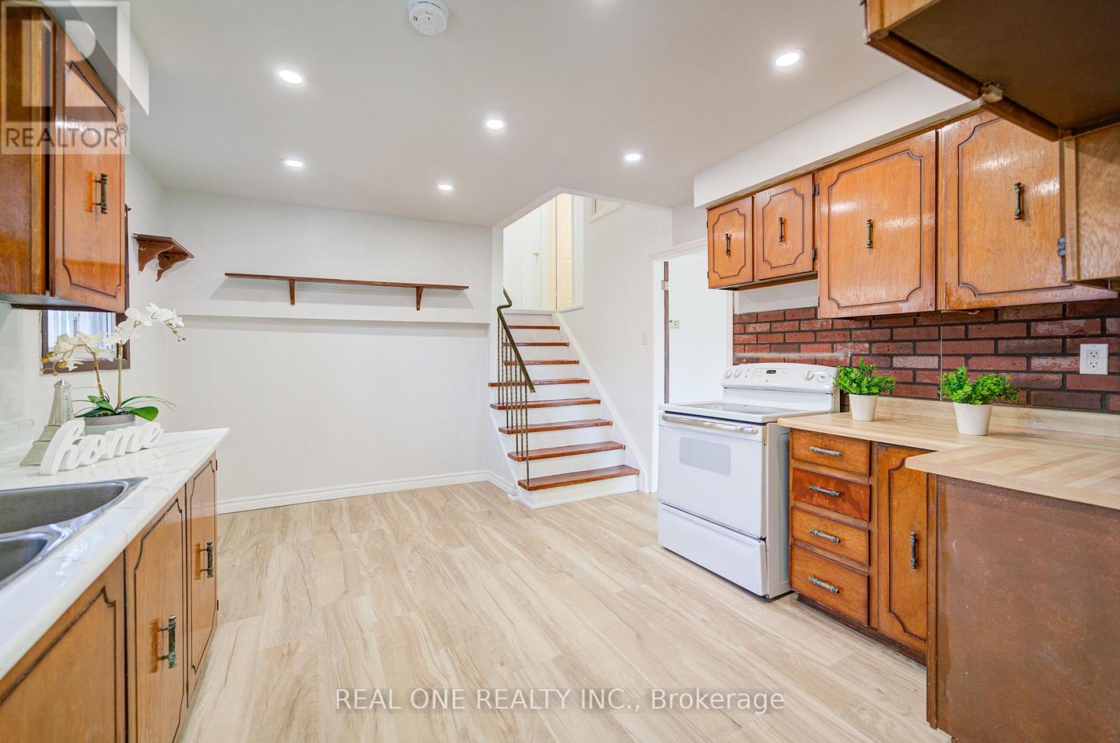 2525 Trident Avenue, Mississauga, Ontario  L5B 2L3 - Photo 8 - W12489282