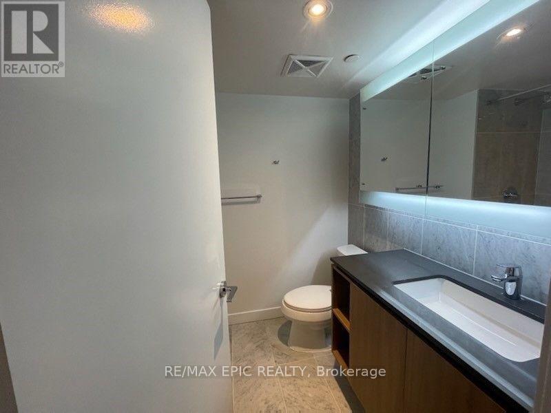 1010 - 80 Queens Wharf Road, Toronto, Ontario  M5V 0J3 - Photo 5 - C12489298