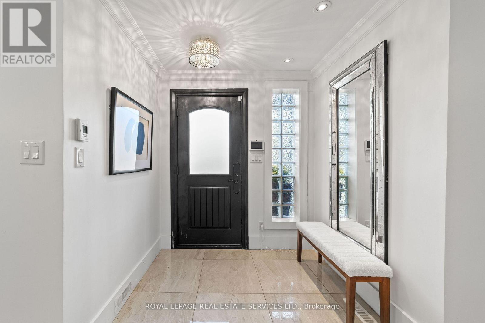 12 Armour Boulevard, Toronto, Ontario  M5M 3C1 - Photo 2 - C12489316