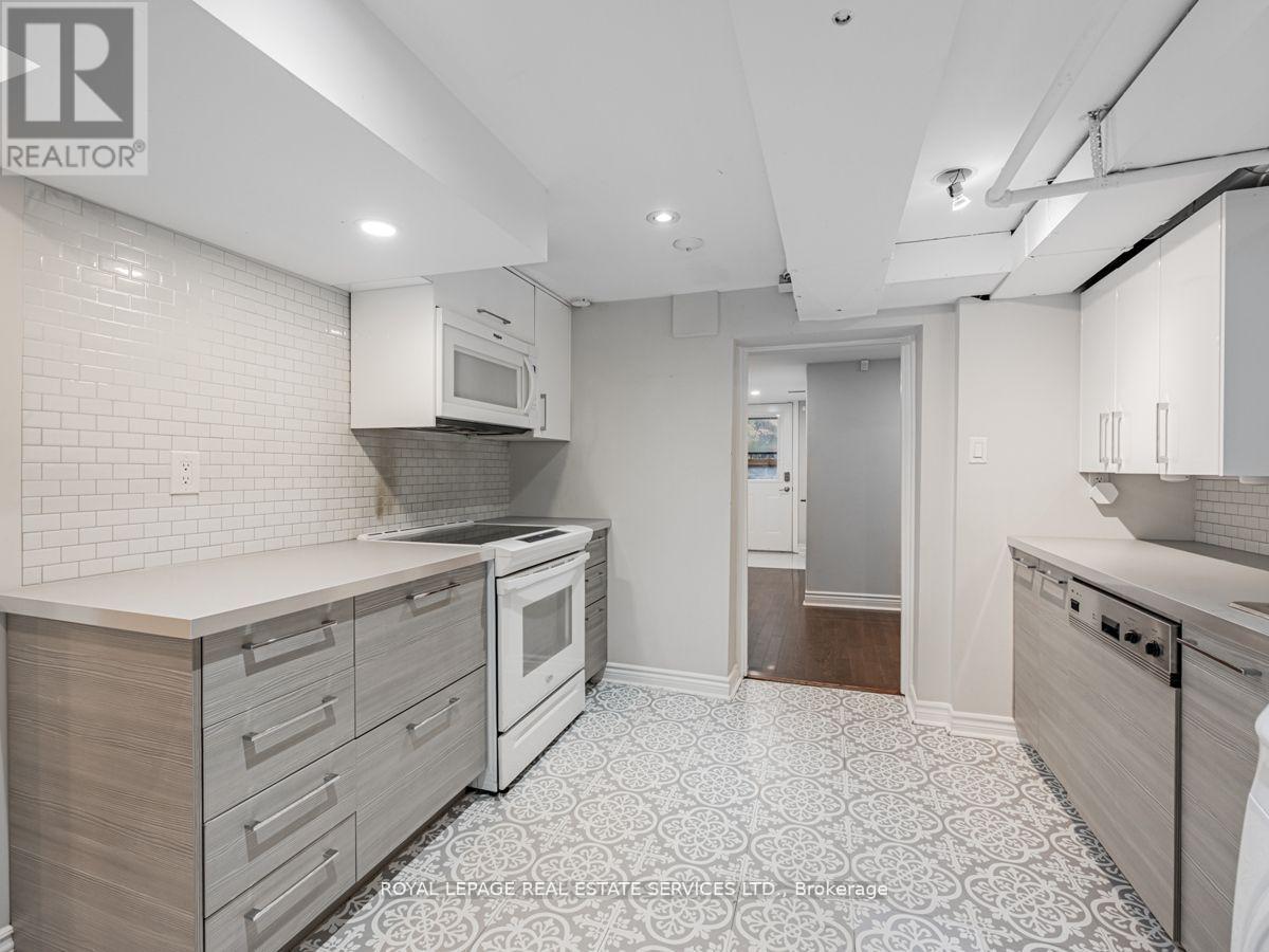 12 Armour Boulevard, Toronto, Ontario  M5M 3C1 - Photo 33 - C12489316