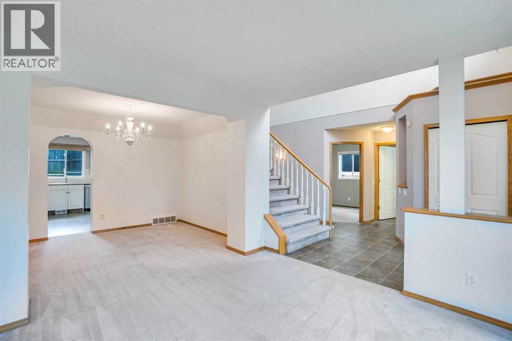 82 Edgevalley Close Nw, Calgary, Alberta  T3A 5E9 - Photo 4 - A2259251