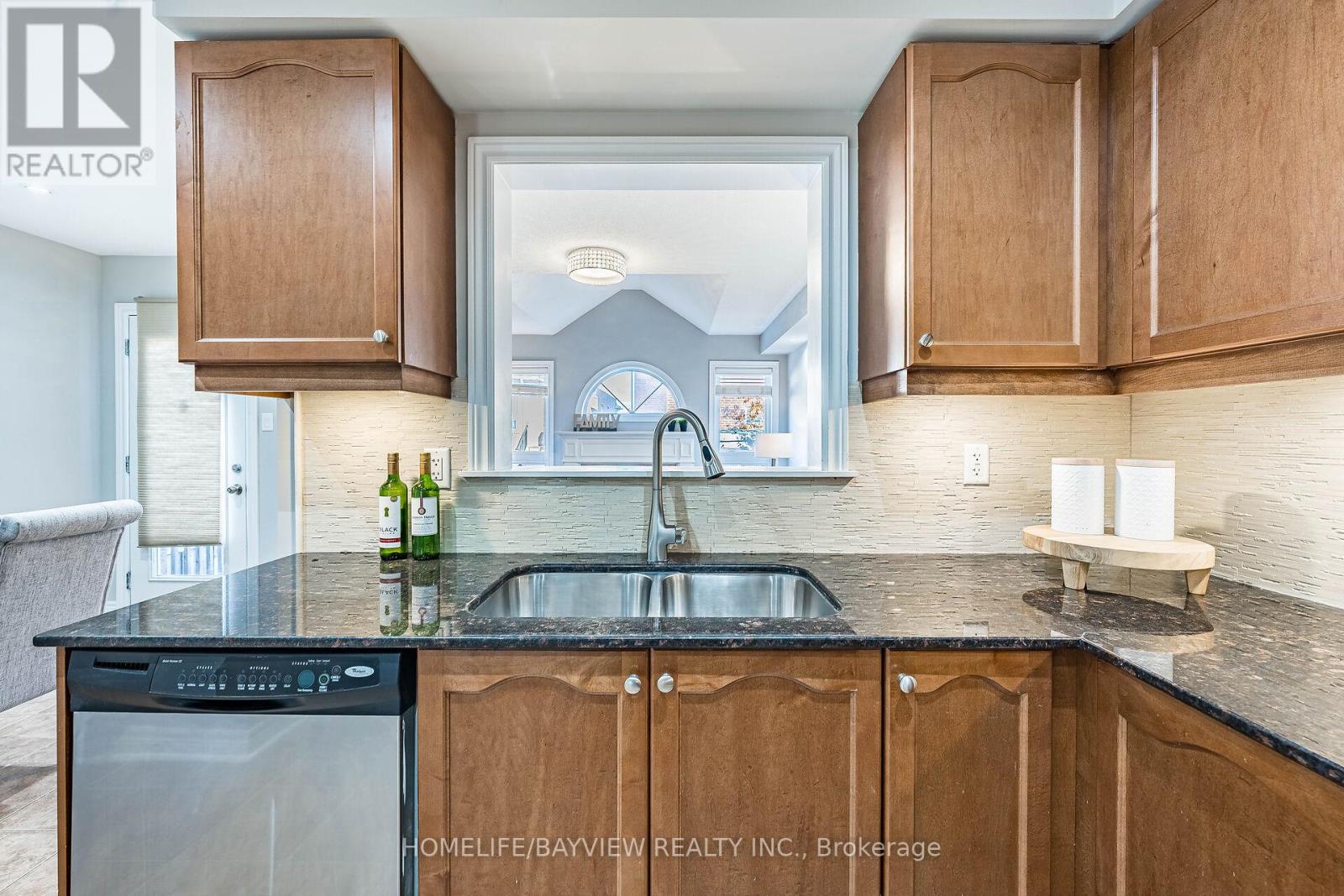 61 Four Seasons Crescent, Newmarket, Ontario  L9N 0C4 - Photo 17 - N12489292