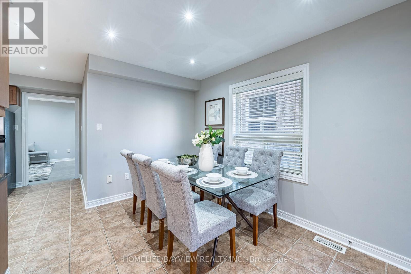 61 Four Seasons Crescent, Newmarket, Ontario  L9N 0C4 - Photo 19 - N12489292