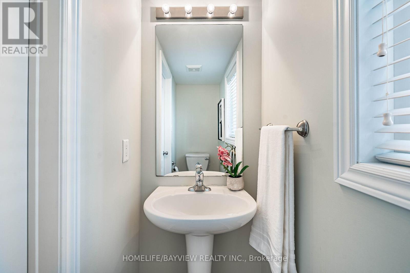 61 Four Seasons Crescent, Newmarket, Ontario  L9N 0C4 - Photo 26 - N12489292