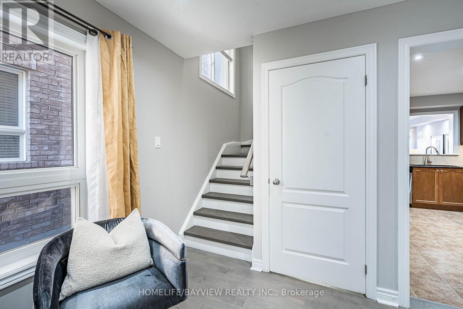 61 Four Seasons Crescent, Newmarket, Ontario  L9N 0C4 - Photo 27 - N12489292