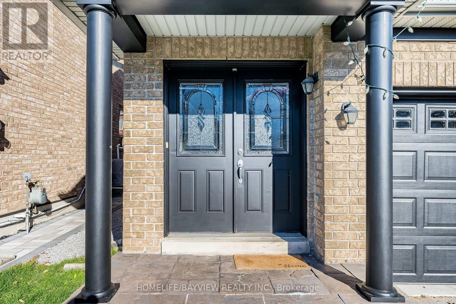 61 Four Seasons Crescent, Newmarket, Ontario  L9N 0C4 - Photo 6 - N12489292