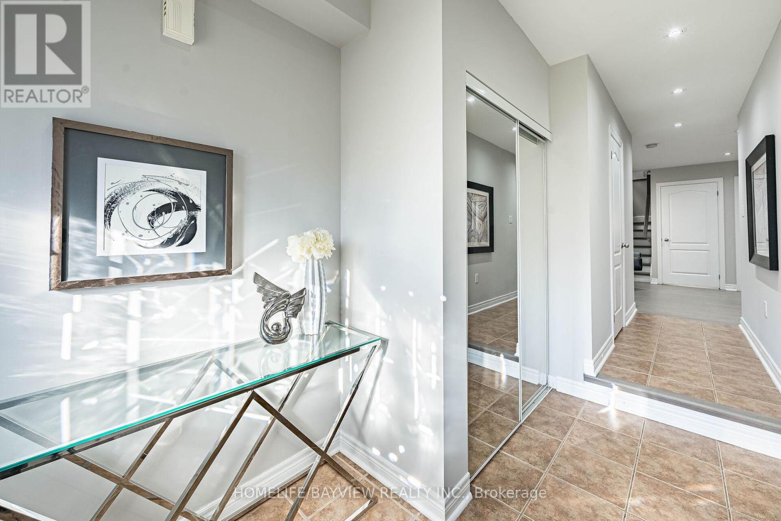 61 Four Seasons Crescent, Newmarket, Ontario  L9N 0C4 - Photo 8 - N12489292