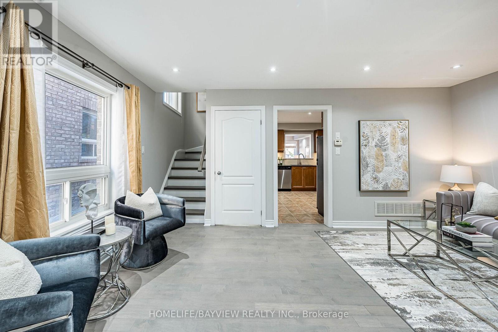 61 Four Seasons Crescent, Newmarket, Ontario  L9N 0C4 - Photo 9 - N12489292