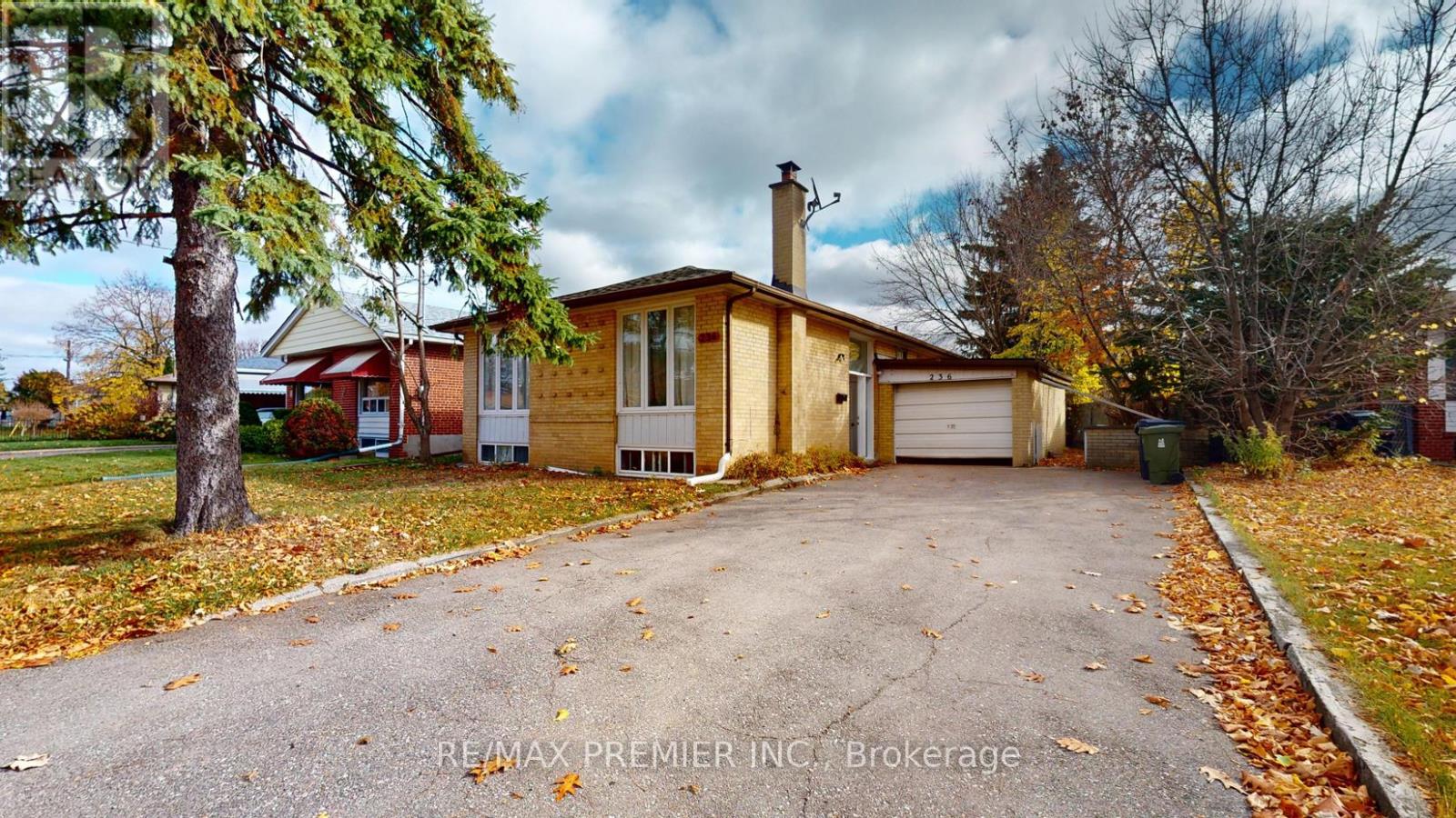 236 Thistle Down Boulevard, Toronto, Ontario  M9V 1K7 - Photo 2 - W12489296