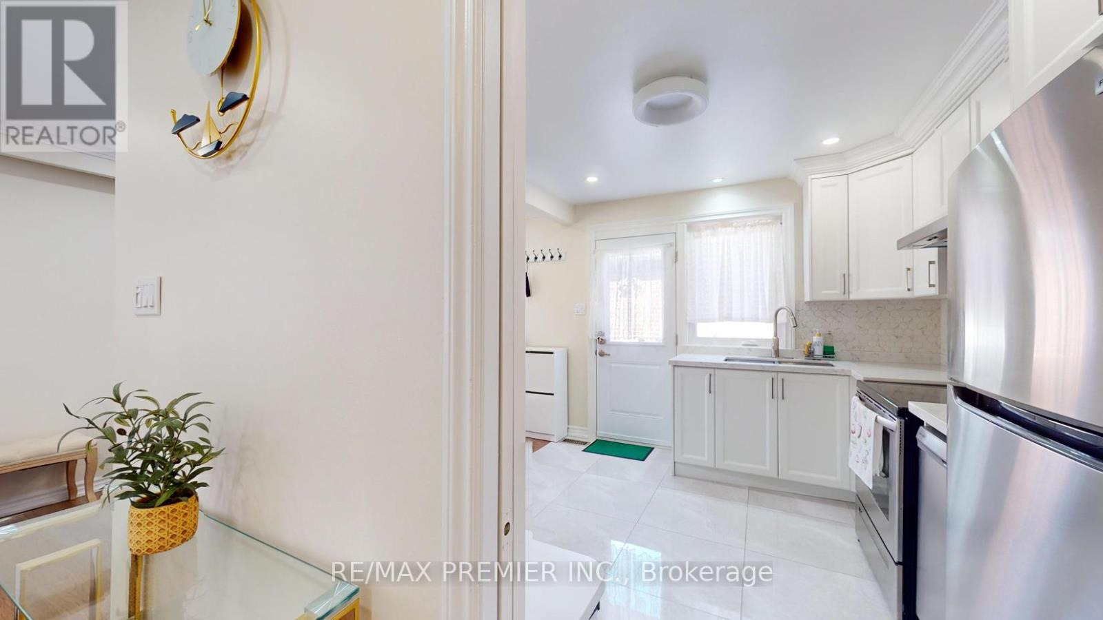 236 Thistle Down Boulevard, Toronto, Ontario  M9V 1K7 - Photo 8 - W12489296