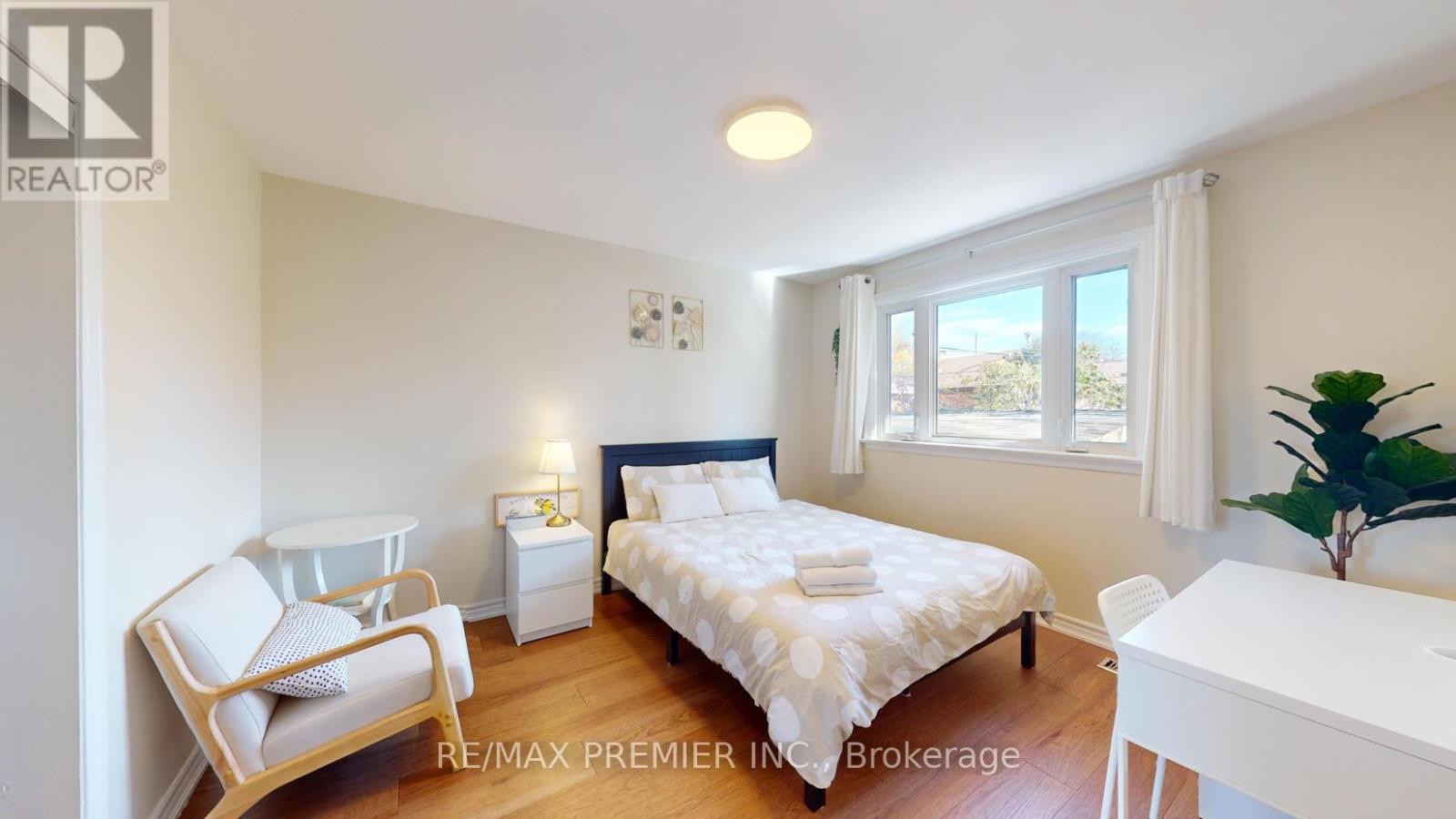 236 Thistle Down Boulevard, Toronto, Ontario  M9V 1K7 - Photo 9 - W12489296