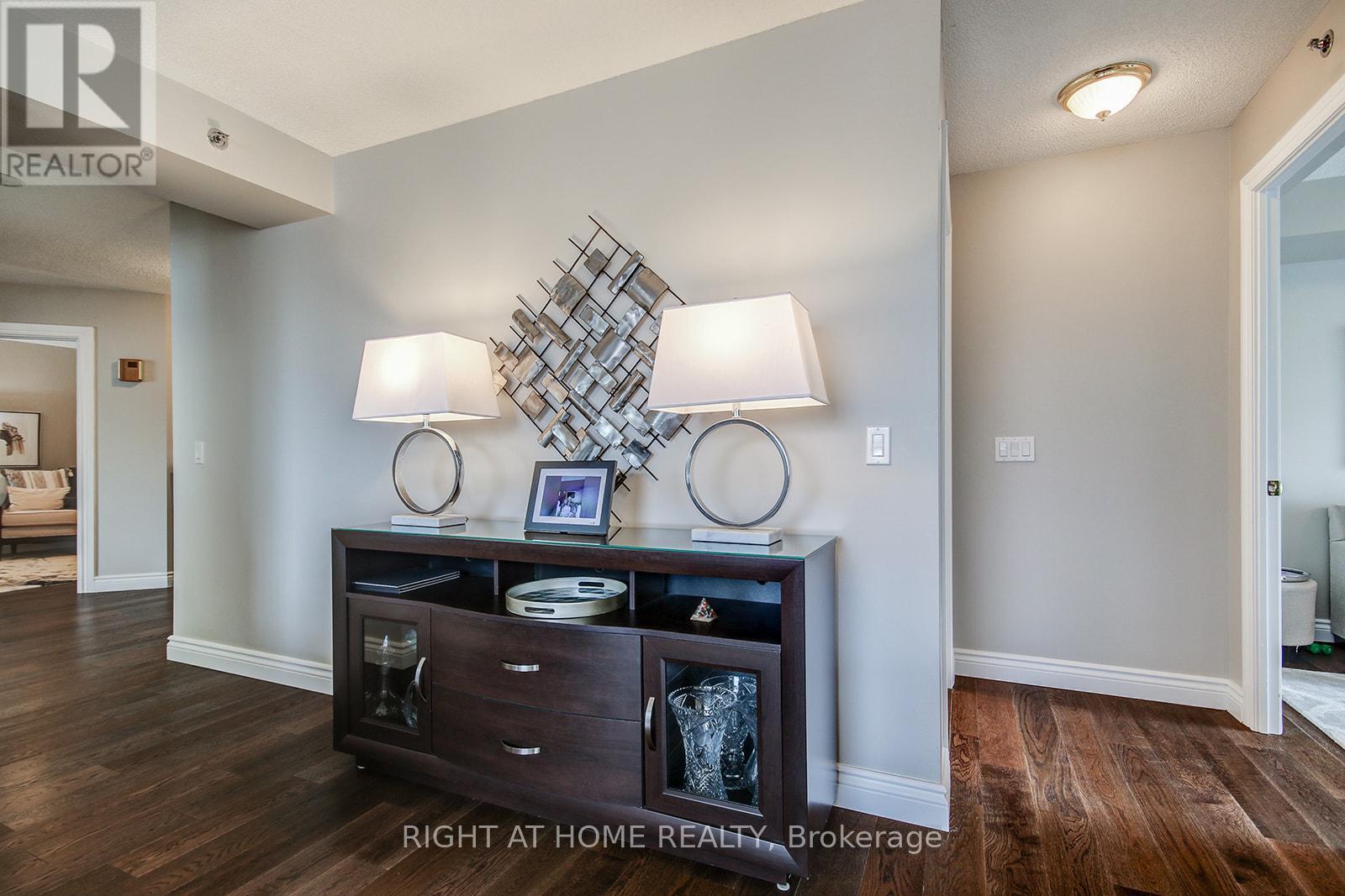 1301 - 100 Burloak Drive, Burlington, Ontario  L7L 6P6 - Photo 17 - W12489310