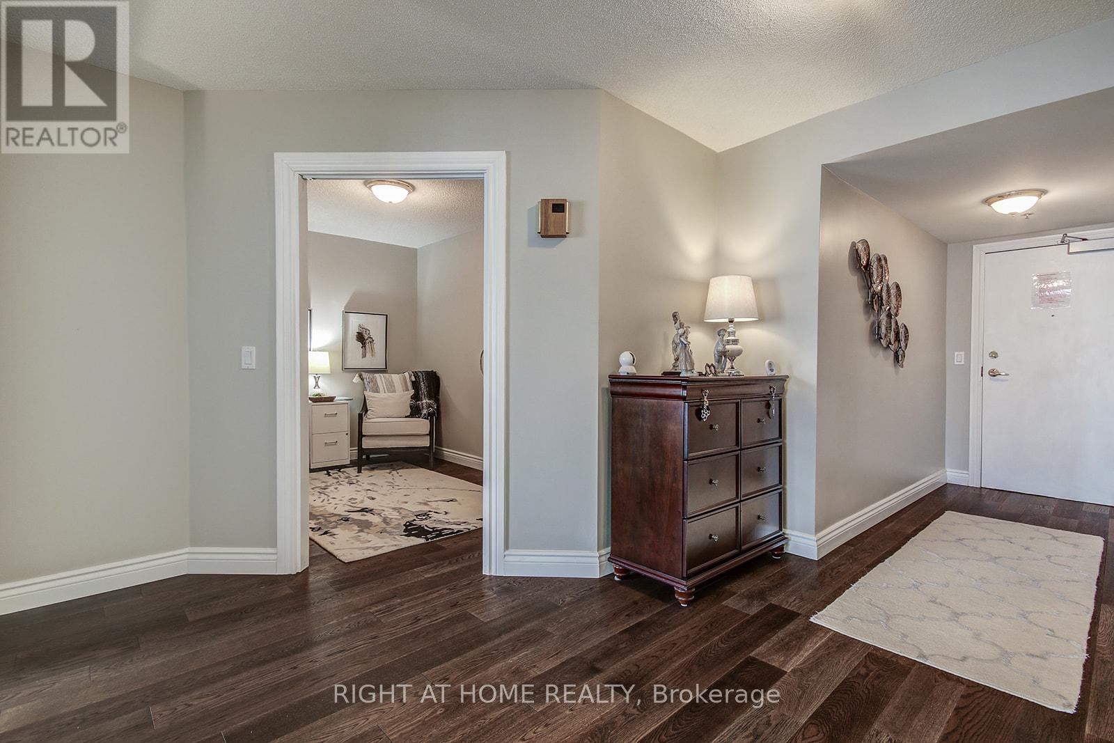 1301 - 100 Burloak Drive, Burlington, Ontario  L7L 6P6 - Photo 18 - W12489310