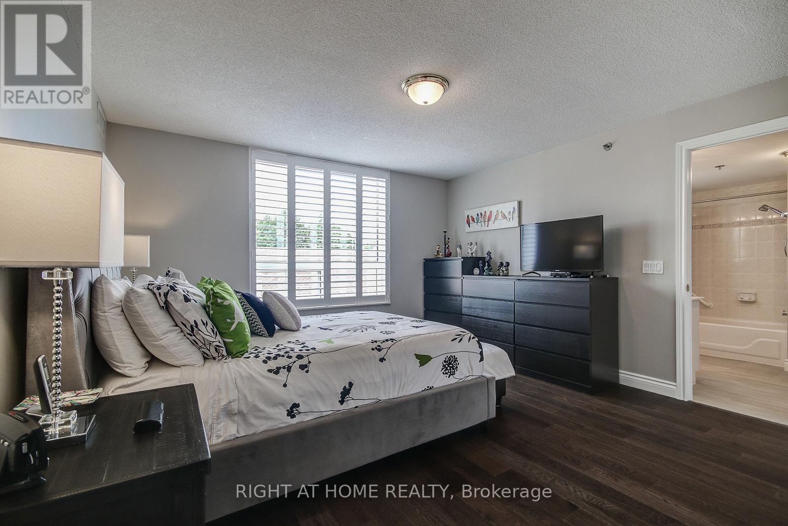 1301 - 100 Burloak Drive, Burlington, Ontario  L7L 6P6 - Photo 20 - W12489310