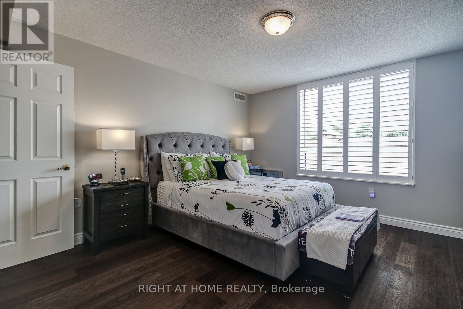 1301 - 100 Burloak Drive, Burlington, Ontario  L7L 6P6 - Photo 21 - W12489310