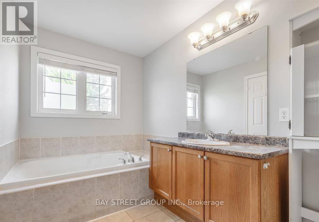 81 Village Vista Way, Vaughan, Ontario  L6A 3S4 - Photo 13 - N12489302