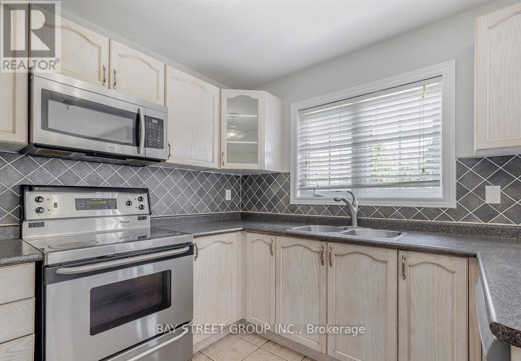 81 Village Vista Way, Vaughan, Ontario  L6A 3S4 - Photo 8 - N12489302