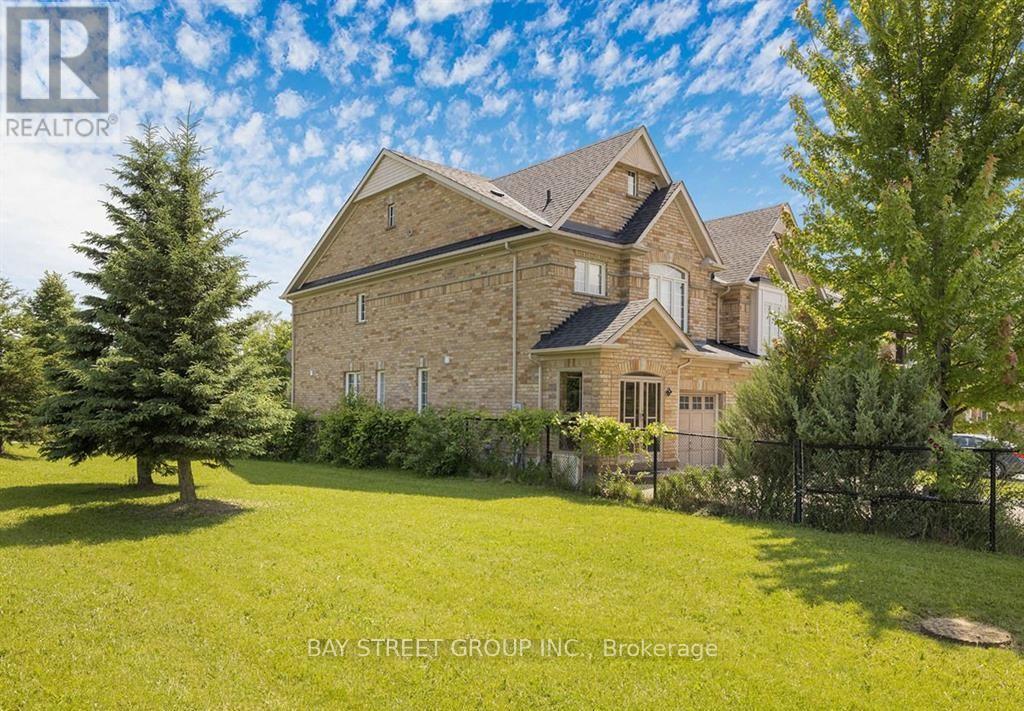 81 Village Vista Way, Vaughan, Ontario  L6A 3S4 - Photo 2 - N12489302