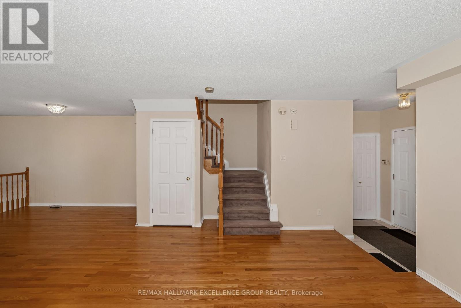 1556 Tonilee Drive, Ottawa, Ontario  K1J 1C1 - Photo 11 - X12489324