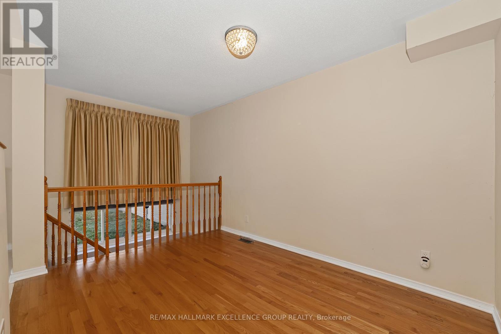 1556 Tonilee Drive, Ottawa, Ontario  K1J 1C1 - Photo 12 - X12489324