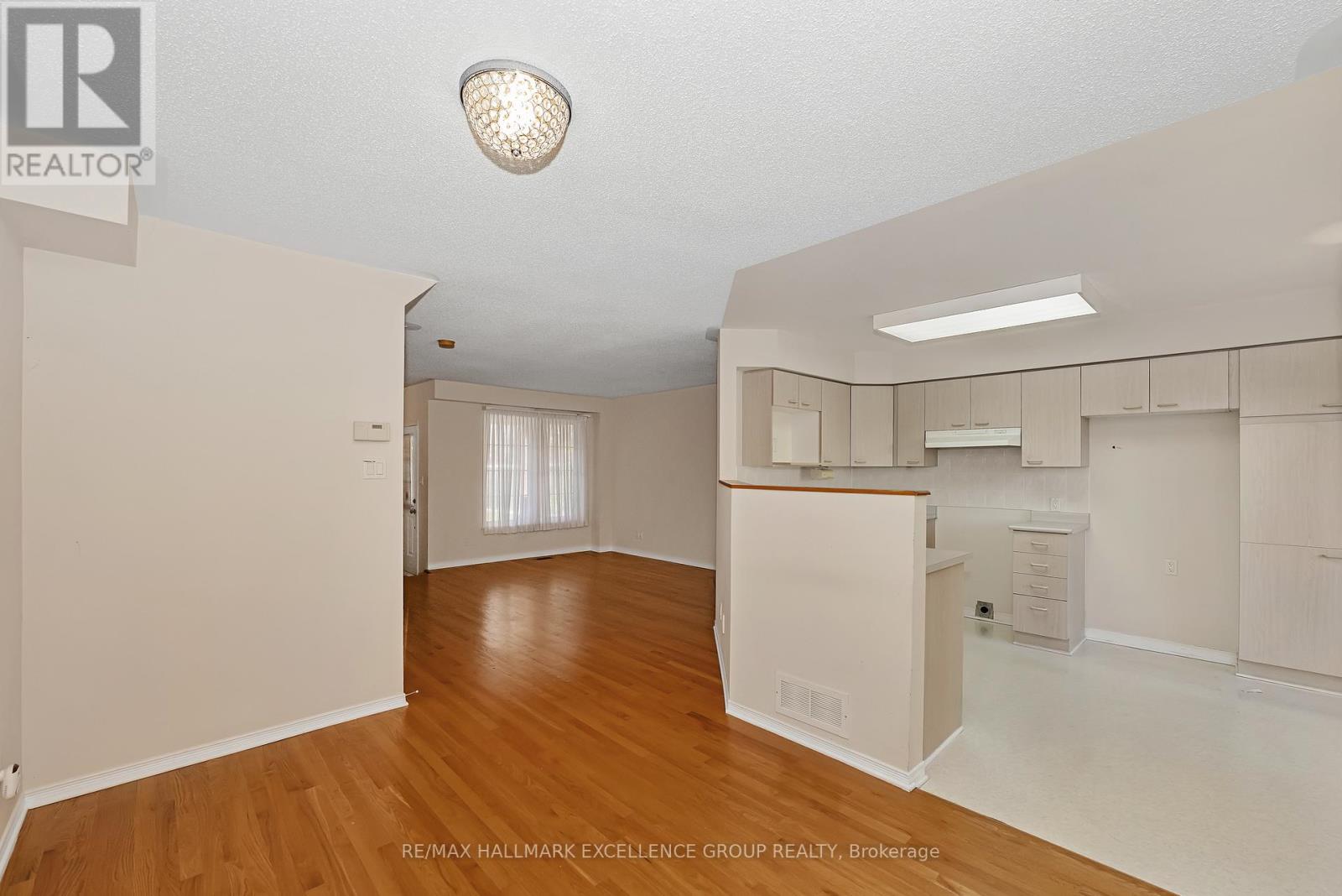 1556 Tonilee Drive, Ottawa, Ontario  K1J 1C1 - Photo 13 - X12489324