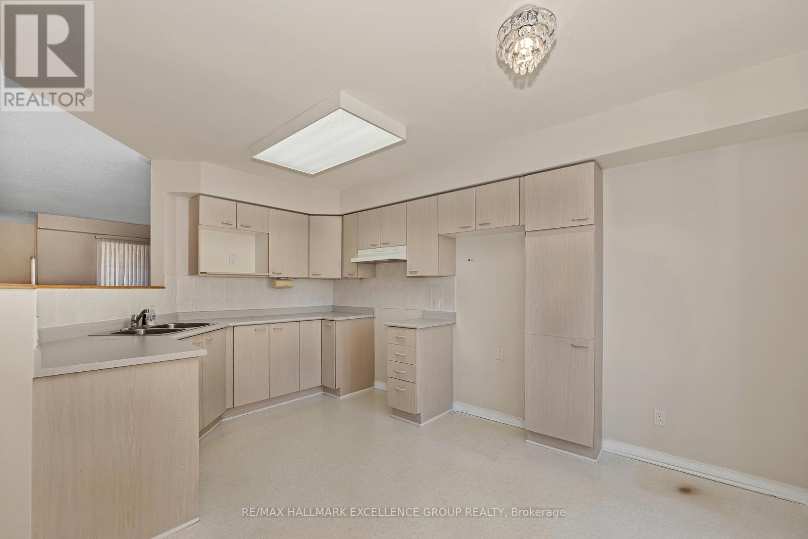 1556 Tonilee Drive, Ottawa, Ontario  K1J 1C1 - Photo 14 - X12489324