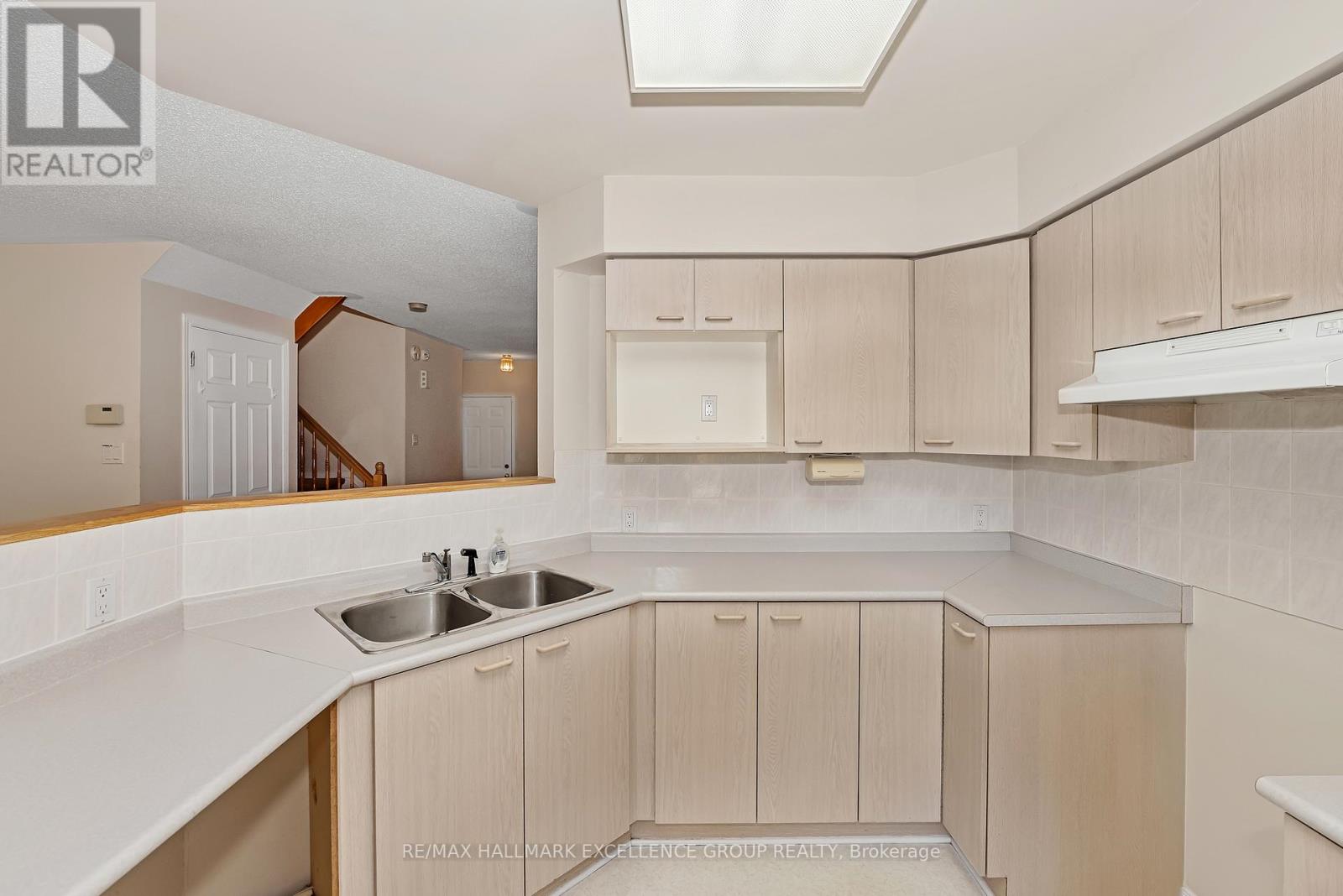 1556 Tonilee Drive, Ottawa, Ontario  K1J 1C1 - Photo 15 - X12489324