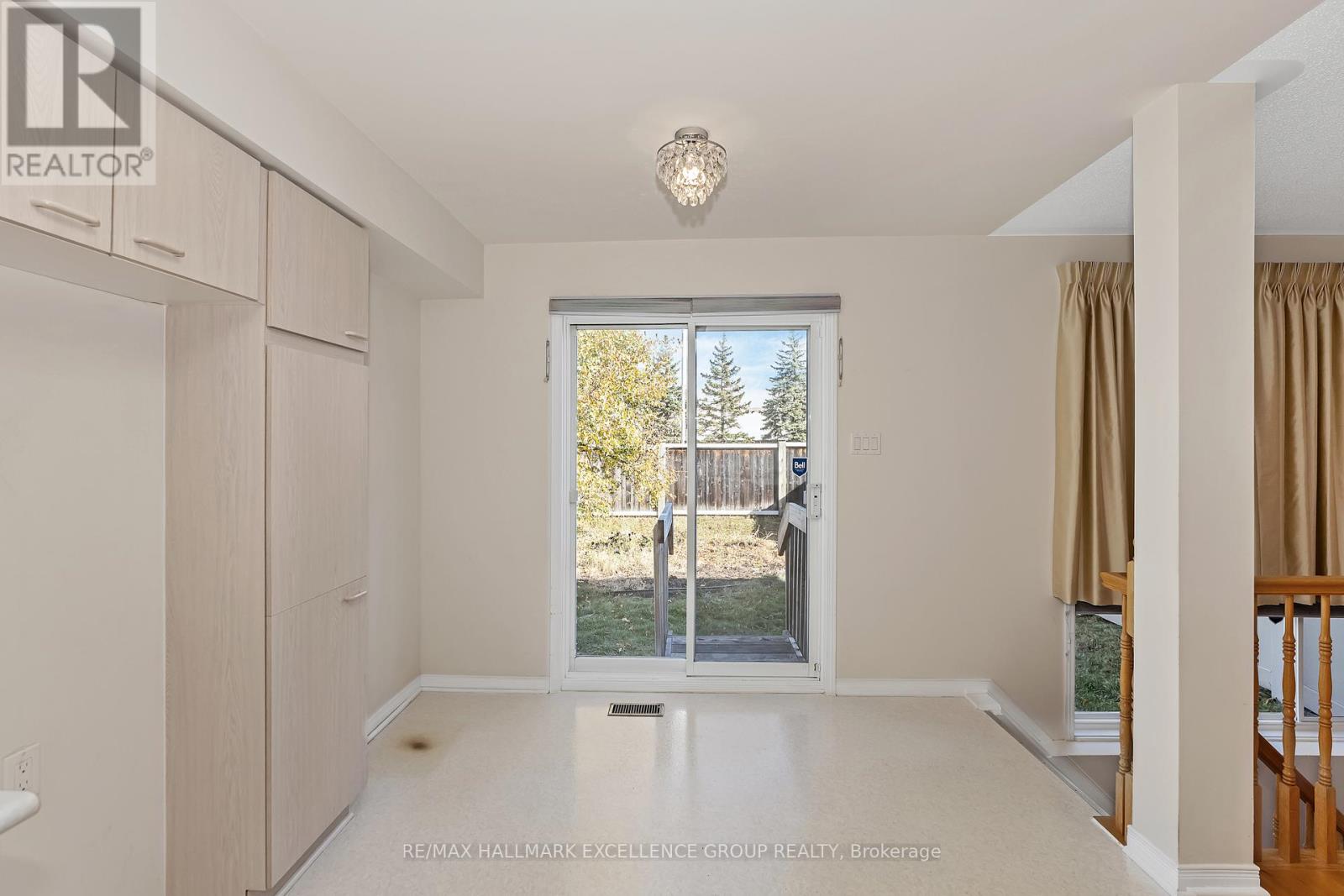 1556 Tonilee Drive, Ottawa, Ontario  K1J 1C1 - Photo 16 - X12489324