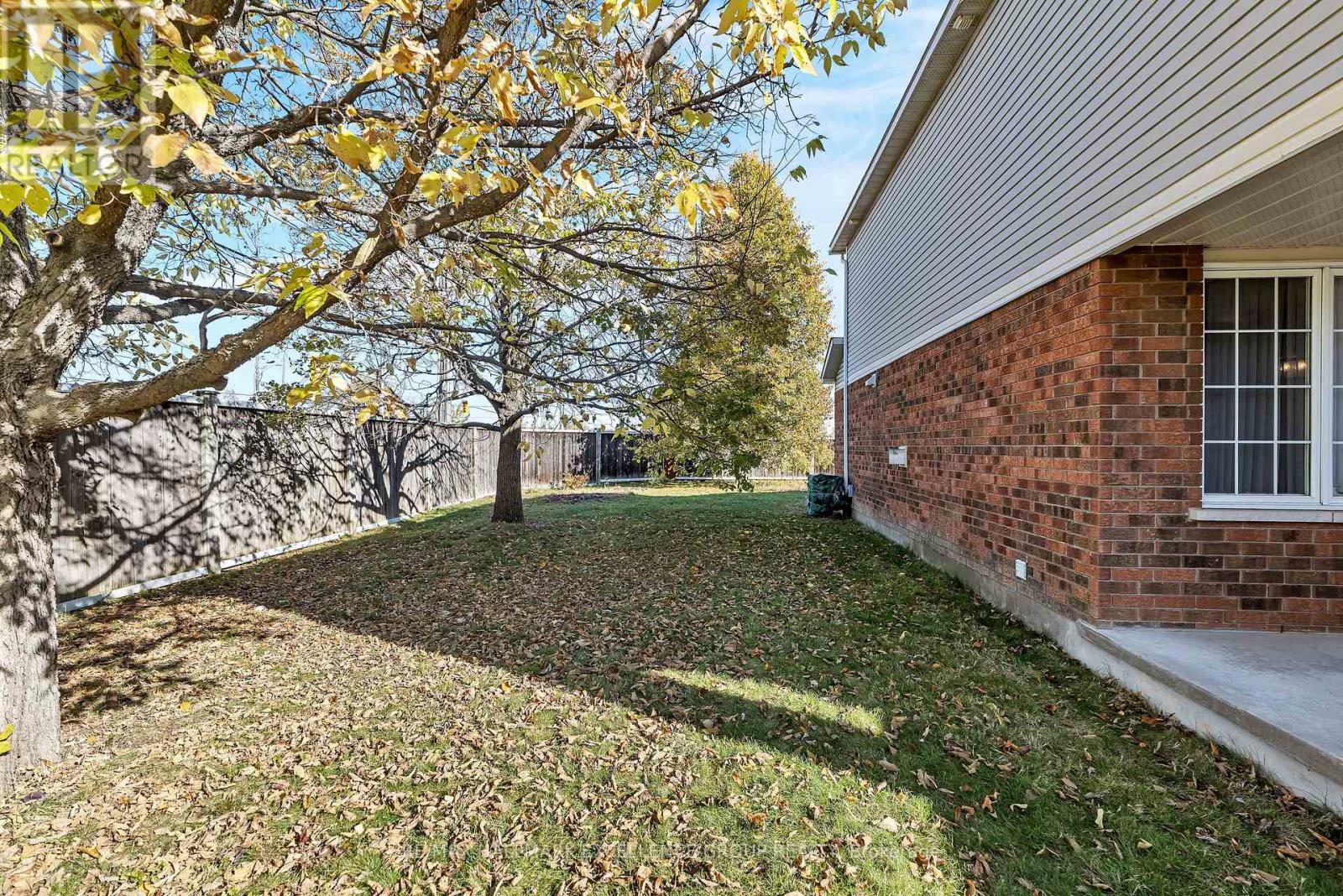 1556 Tonilee Drive, Ottawa, Ontario  K1J 1C1 - Photo 41 - X12489324