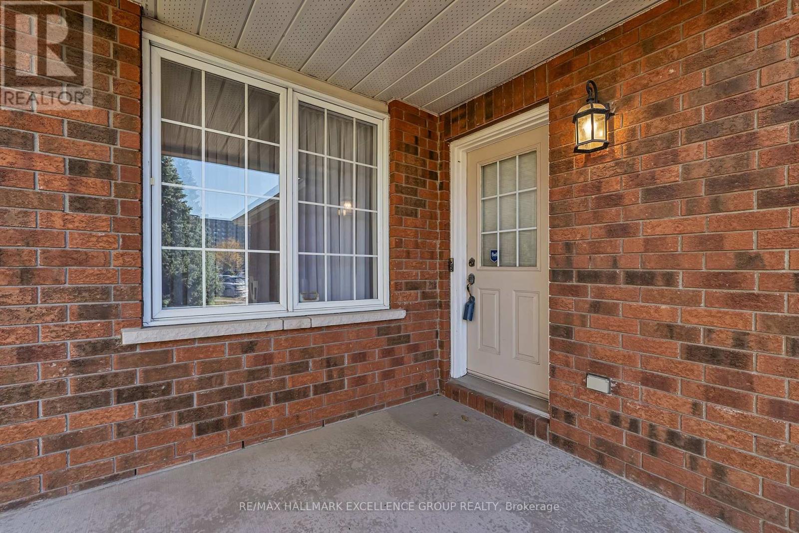 1556 Tonilee Drive, Ottawa, Ontario  K1J 1C1 - Photo 5 - X12489324