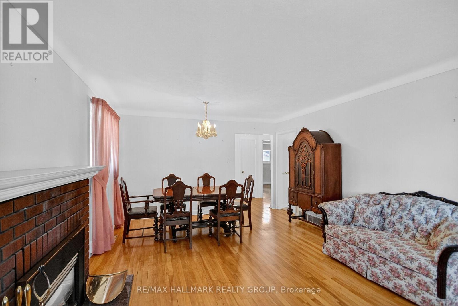 1281 Erindale Drive, Ottawa, Ontario  K2C 2G3 - Photo 4 - X12489360