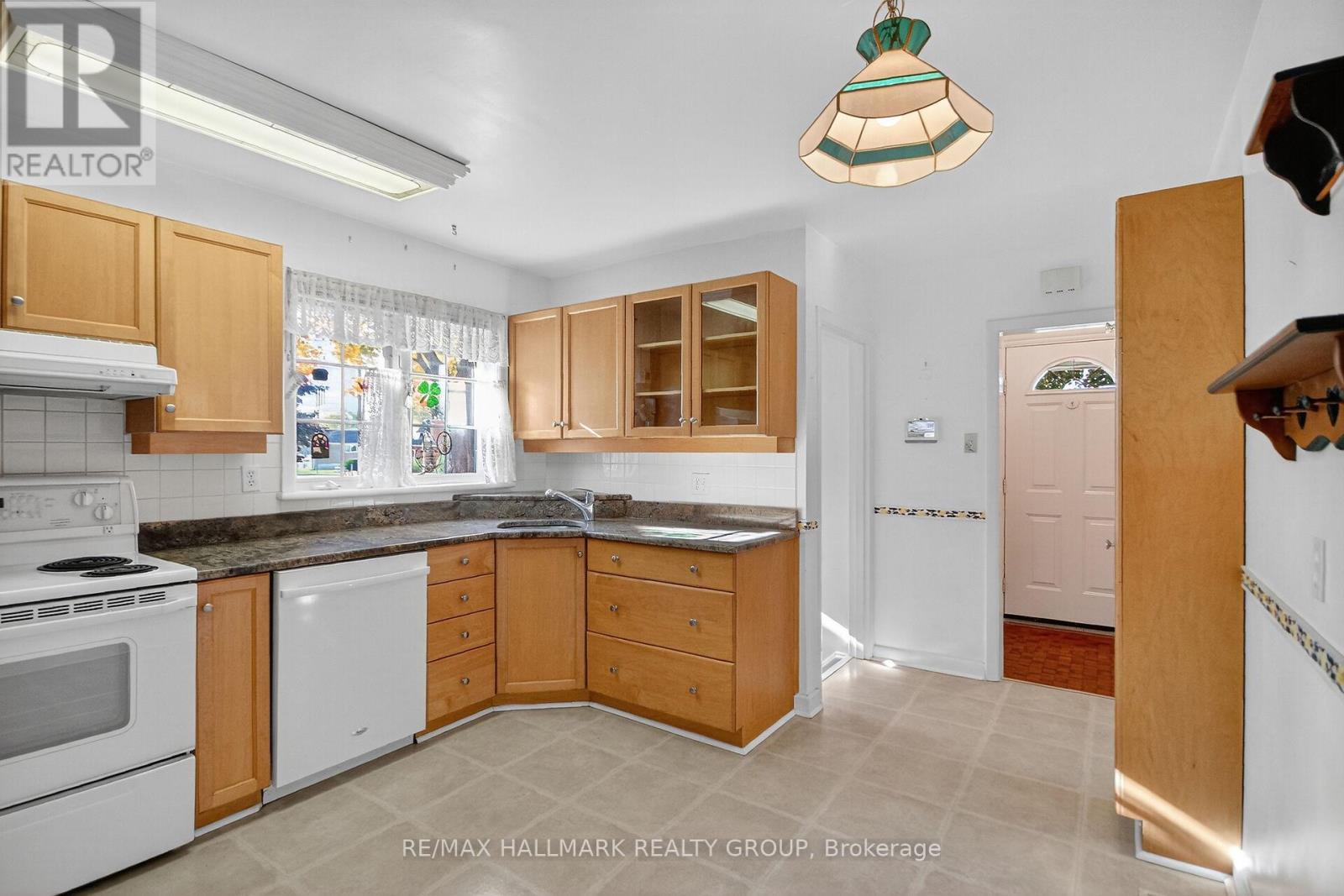 1281 Erindale Drive, Ottawa, Ontario  K2C 2G3 - Photo 9 - X12489360