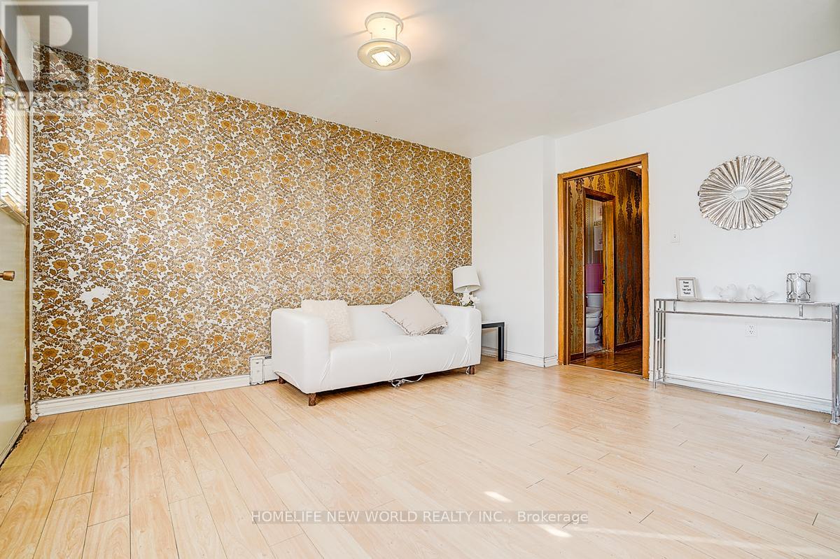 1263 Davenport Road, Toronto, Ontario  M6H 2H2 - Photo 10 - W12489326