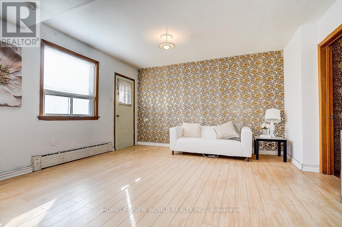 1263 Davenport Road, Toronto, Ontario  M6H 2H2 - Photo 11 - W12489326